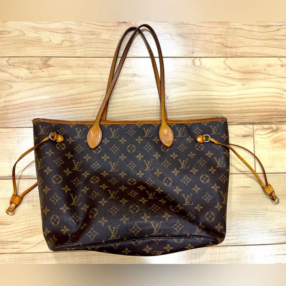 Louis Vuitton Neverfull Bag in original LV monogram